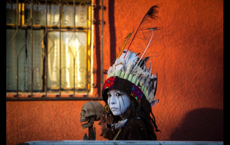 Los disfraces se basan en elementos locales, pero también extranjeros. EFE/M. Martínez