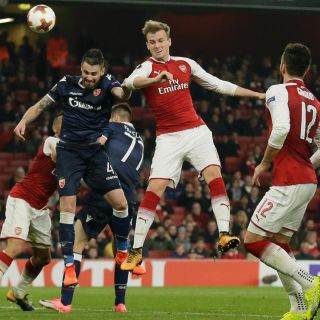 Arsenal y Lazio avanzan en Europa League