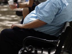 En etapas tempranas, la enfermedad no presenta síntomas y cuando lo hace se manifiesta con fatiga, dolor o sensación de llenura abdominal, pérdida de peso y debilidad. AP / ARCHIVO