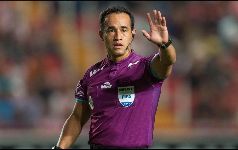 Rojas fue el silbante del Clásico que se jugó en el torneo Apertura 2011, en el que el Guadalajara y los Zorros terminaron con empate a un gol. MEXSPORT / ARCHIVO