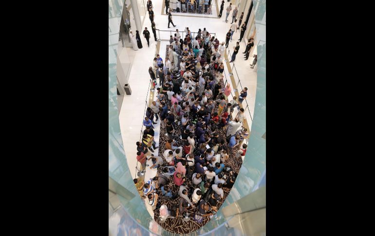 La espera en un centro comercial en Dubai, Emiratos Árabes Unidos.