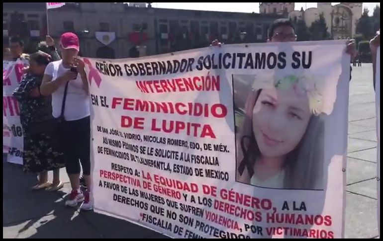 El pasado 31 de octubre alumnos de la FES Cuautitlán colocaron una ofrenda frente a la biblioteca del Campo 4 de la institución, para recordarla. YOUTUBE / agenciamvt