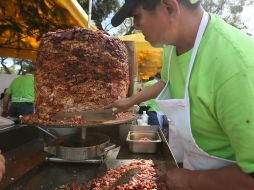 Como parte de la investigación, se tomaron muestras de tacos de bisteck para su análisis. EL INFORMADOR / ARCHIVO