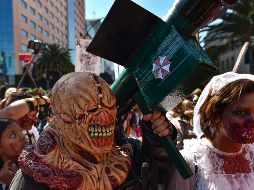 Alrededor de las 16:00 horas, el contingente partió rumbo al Zócalo capitalino y hasta la plancha de la Plaza de la Constitución. AFP / Y. Cortez