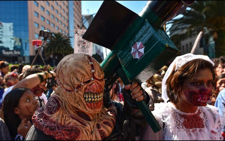 Alrededor de las 16:00 horas, el contingente partió rumbo al Zócalo capitalino y hasta la plancha de la Plaza de la Constitución. AFP / Y. Cortez
