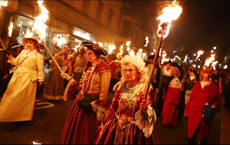 La “Bonfire Night” marca la Noche de Guy Fawkes y el descubrimiento de la trama de la pólvora en 1605 y conmemora la memoria de 17 mártires protestantes de la ciudad.  EFE/N. Hall