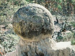 A causa de la erosión de los milenios, esta esfera fue quedando muy activa en su pedestal. ESPECIAL/P. Somellera