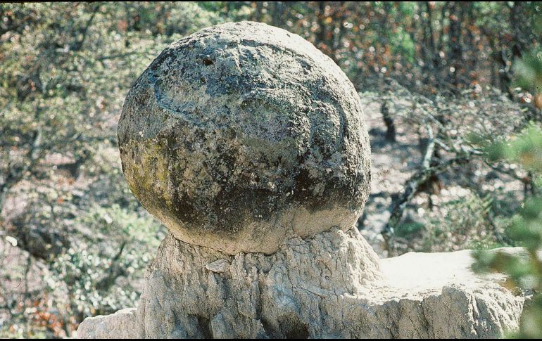 A causa de la erosión de los milenios, esta esfera fue quedando muy activa en su pedestal. ESPECIAL/P. Somellera
