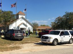 Poco antes del mediodía, un hombre armado ingresó a la iglesia de Sutherland Springs y abrió fuego contra los presentes según testigos. AP / KSAT