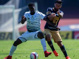 Alan Mendoza (I) anotó un gol para UNAM; Tavares (D) hizo lo propio con Santos. MEXSPORT/V. León