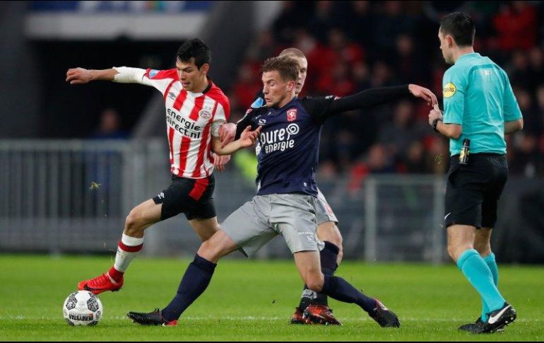 El Twente logró neutralizar a Lozano, una de los mejores elementos ofensivos del PSV. TWITTER/@PSV