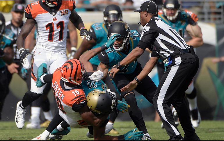 Tras el incidente, ambos jugadores fueron expulsados del campo. AP/P. Ebenhack