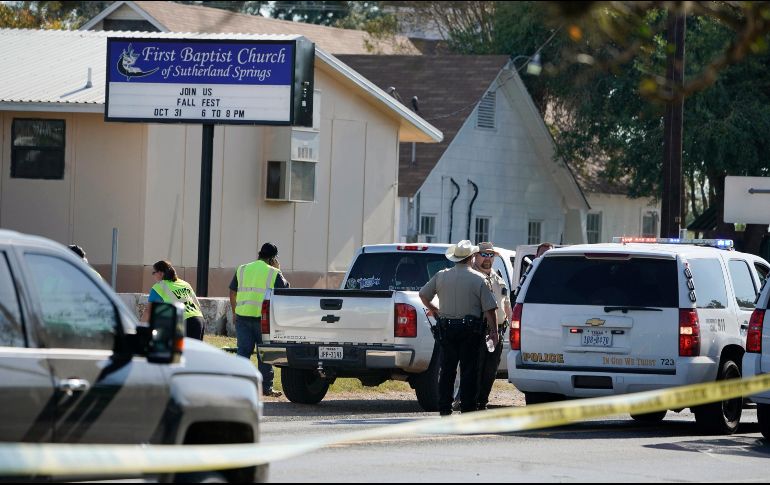 El tiroteo en una iglesia bautista en Texas dejó al menos 27 personas muertas y 24 heridos. AP/D. Abate