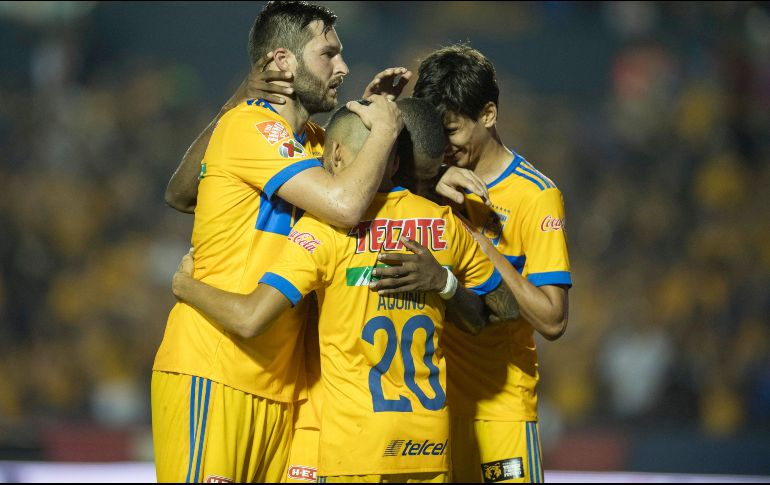 Jugadores de Tigres celebran su triunfo ante Necaxa. Mexsport/ J. Martínez