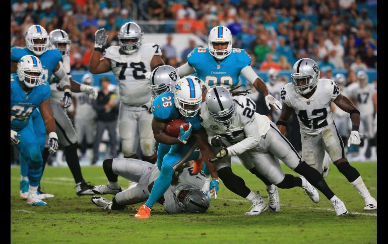 La ofensiva de los Delfines tuvo problemas de nuevo para mover el balón por tierra en su primer partido desde que se deshicieron en canje de Jay Ajayi. AFP/C. Trotman