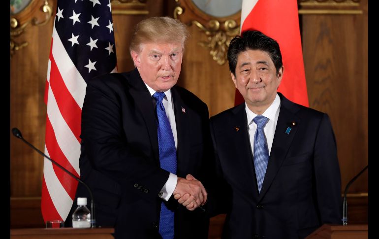 Tanto Donald Trump (i) como Shinzo Abe (d) refrendaron su compromiso de ejercer más presión al régimen norcoreano. AFP/K. Ota