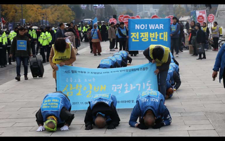 Manifestantes protestan ante la embajada de los Estados Unidos en Seúl. EFE/Yonhap