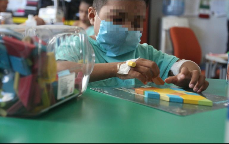 Iván padece insuficiencia renal por lo que permanece internado en el área de Pediatría del IMSS. EL INFORMADOR/G. Gallo