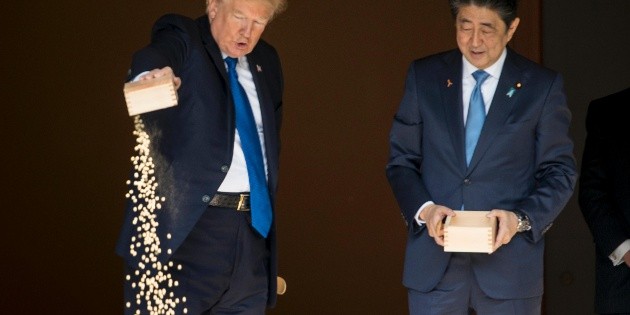 En Jap&oacute;n, Trump pierde la paciencia con las carpas