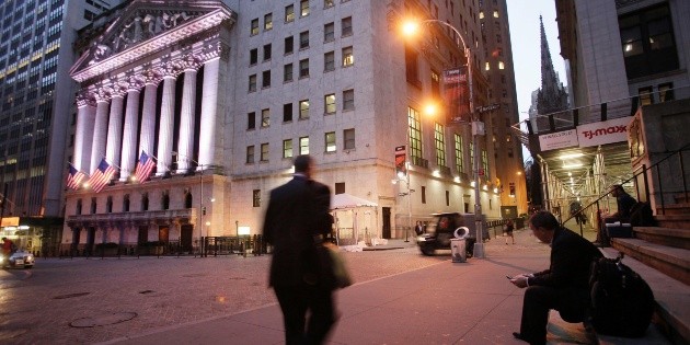 Bolsa de Nueva York opera con m&iacute;nimas ganancias