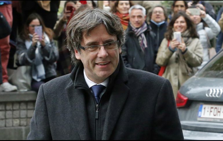 Puigdemont y sus consejeros, se entregaron voluntariamente a las autoridades el domingo y fueron dejados en libertad condicional sin fianza durante la noche. AFP / ARCHIVO