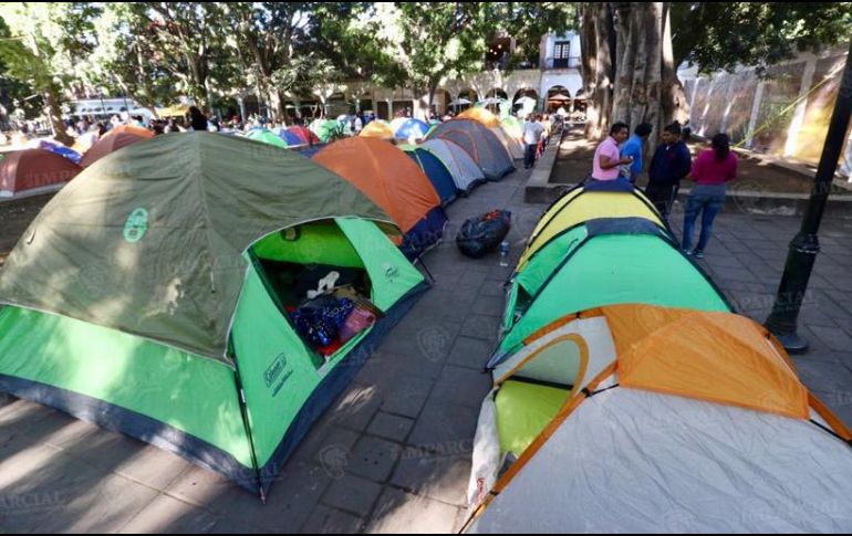 Desde antes de las siete de la mañana, los profesores colocaron su campamento. ESPECIAL / imparcialoaxaca.mx