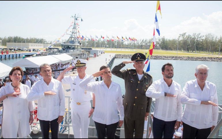 Durante la ceremonia, Peña estuvo acompañado por varios secretarios. TWITTER/ @PresidenciaMX
