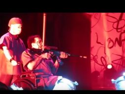 Manson apareció en silla de ruedas por una lesión causada en otro concierto. YouTube / M2ALG