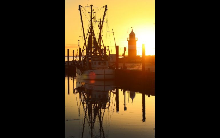 El puerto de Wremen, en Alemania, durante el atardecer. EFE/ F. Strangmann