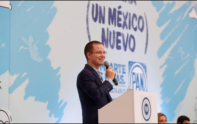 Morena señaló que Anaya sólo habla bien inglés, pero no es un buen político y además traiciona. FACEBOOK / Ricardo Anaya Cortés