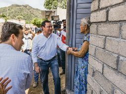 Osorio Chong visitó el ejido Cristóbal Obregón de Villaflores, donde se ha entregado 98% de las tarjetas Bansefi para la reconstrucción de los hogares dañados. ESPECIAL