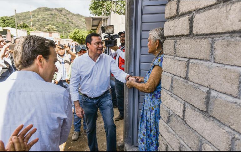 Osorio Chong visitó el ejido Cristóbal Obregón de Villaflores, donde se ha entregado 98% de las tarjetas Bansefi para la reconstrucción de los hogares dañados. ESPECIAL