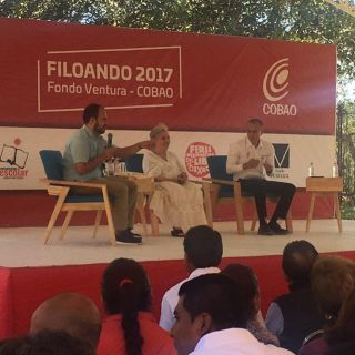 Poniatowska llama “panzonas inmensas” a mujeres de Juchitán