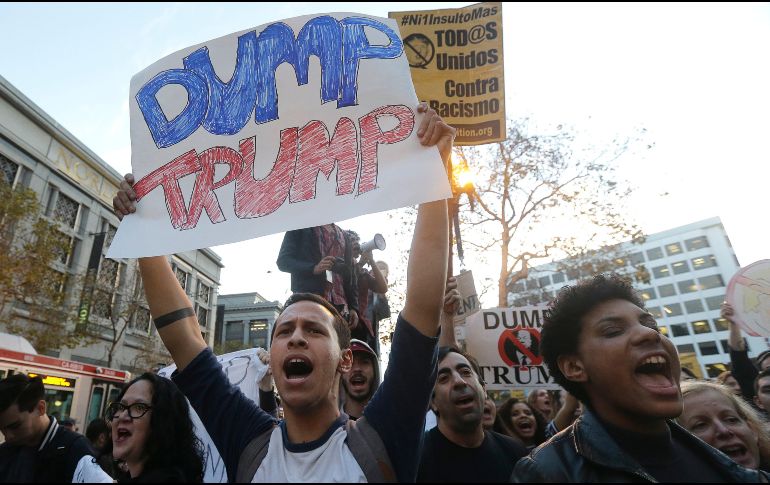 Desde el día siguiente a la elección de Trump, habitantes salieron a las calles a gritar y expresar su rechazo al republicano. AP/ARCHIVO