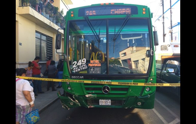 Un total de 17 pasajeros del autobús resultaron con lesiones. ESPECIAL/ Bomberos de Guadalajara