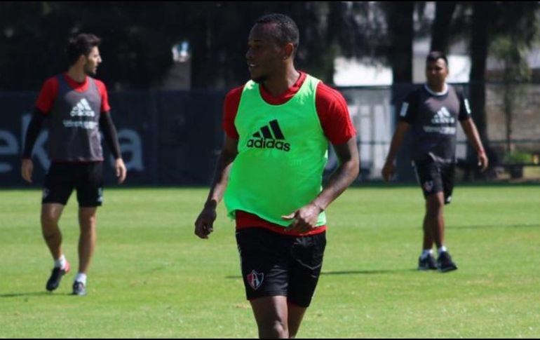Leiton Jiménez apareció este martes trabajando con el primer equipo que dirige José Guadalupe Cruz. INSTAGRAM / ljimenez_3