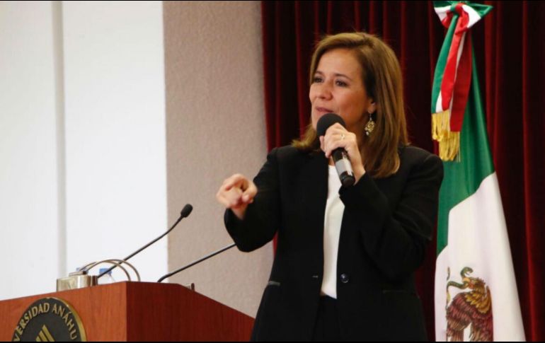 Durante la presentación de su libro en la Universidad Anáhuac, puntualizó que su propuesta al máximo órgano electoral busca favorecer el ejercicio ciudadano de participar en la conformación de la boleta electoral del próximo año. TWITTER / @Mzavalagc