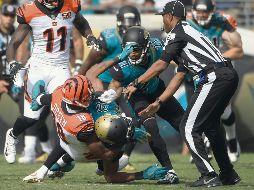 A. J. Green dio cátedra de cómo ejecutar un suplex en Jacksonville cuando tomó por detrás a Jalen Ramsey y lo azotó contra el pasto. AP