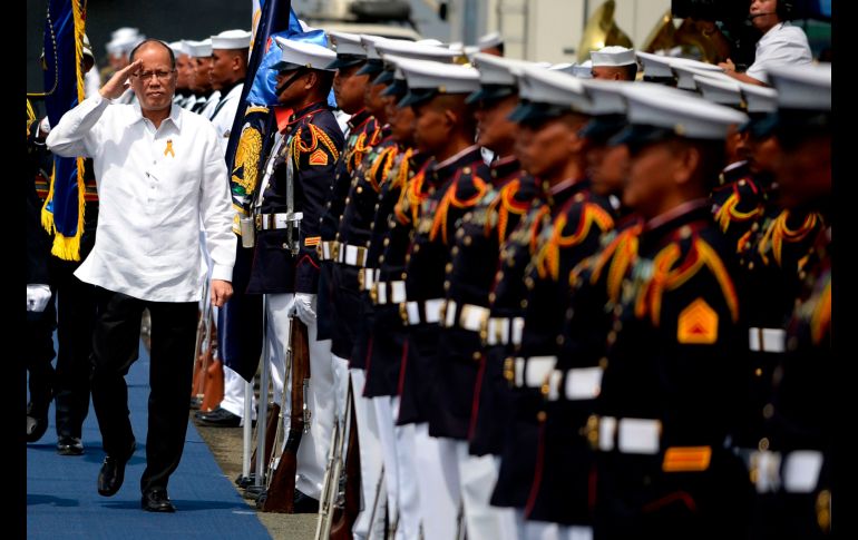 Aquino (i) es en el tercer jefe de Estado filipino en ser acusado ante el Tribunal Anticorrupción. AFP/N. Celis