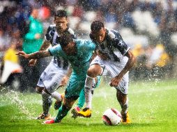 El encuentro se pospuso debido a que se presentó una intensa lluvia cuando apenas se habían jugado 12 minutos; el cotejo se detuvo en espera de que pasara, sin embargo, no pudo reanudarse. MEXSPORT / ARCHIVO