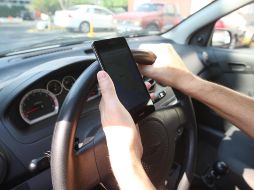 Según Semov siete de cada diez accidentes viales son provocados por el uso de celular. EL INFORMADOR / ARCHIVO