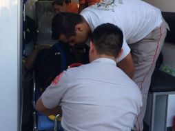 El hombre fue trasladado en estado regular a la clínica 14 para la atención médica. ESPECIAL/ Bomberos Guadalajara