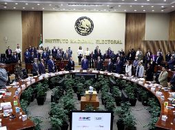 El INE amplió una semana el plazo para que los aspirantes a los diferentes cargos públicos entreguen sus firmas para contender en las elecciones 2018. NTX/ ARCHIVO