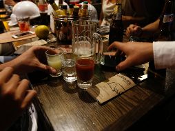 Las multas para los que incumplan los horarios estarán entre los 180 y 240 mil pesos. AP / ARCHIVO