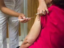 Se destacó la importancia de priorizar la vacunación en los grupos vulnerables, como los niños menores de cinco años y los adultos mayores. NTX / ARCHIVO