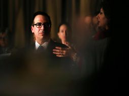 Steven Mnuchin señaló que EU no se quedará de brazos cruzados mientras el régimen de Maduro sigue destruyendo el orden democrático. AFP / S. Platt