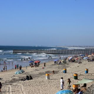 Por contaminantes, cierran playas en Tijuana