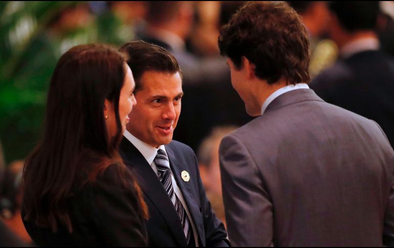 Con el Primer Ministro de Canadá, Justin Trudeau, el Mandatario mexicano aborda diversos temas de la agenda bilateral. AFP / J. Silva