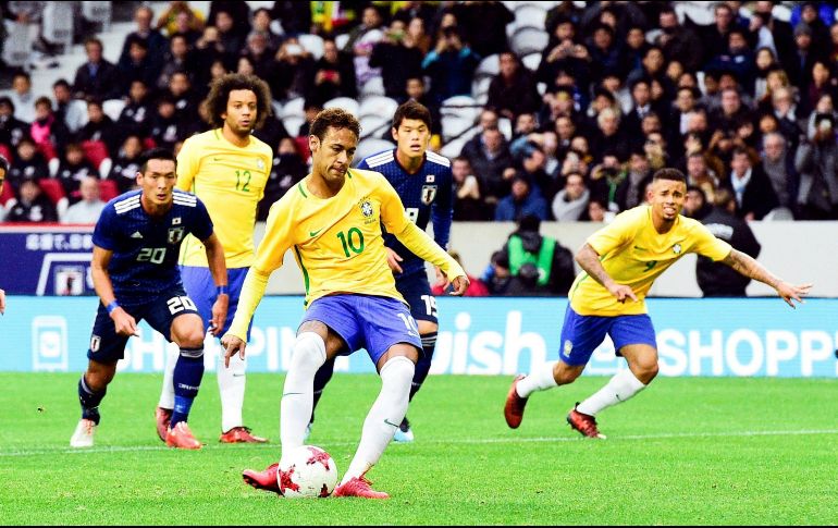 El jugador del PSG, Neymar, logró su octavo gol contra el equipo asiático, sin duda su ''víctima'' favorita. EFE / J. B. Autissier