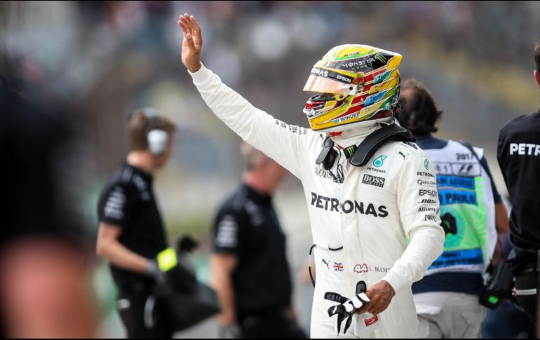 Con el título de la Fórmula Uno ya asegurado, Lewis Hamilton no dio señales de querer desacelerar. EFE / F. Bizerra